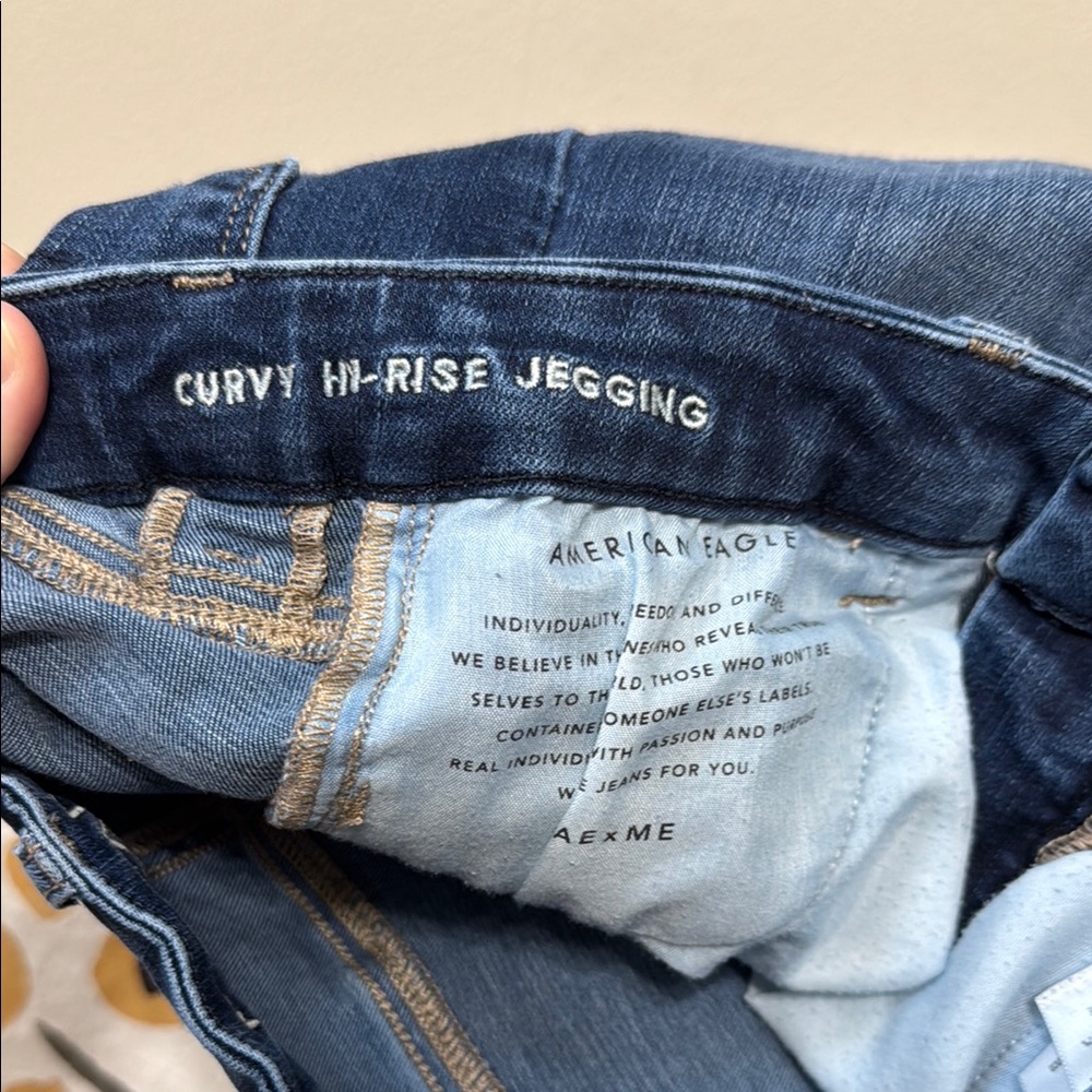 Women’s American Eagle Outfitters Curvy Hi-Rise jegging jeans. Size 4 short. - Picture 11 of 12